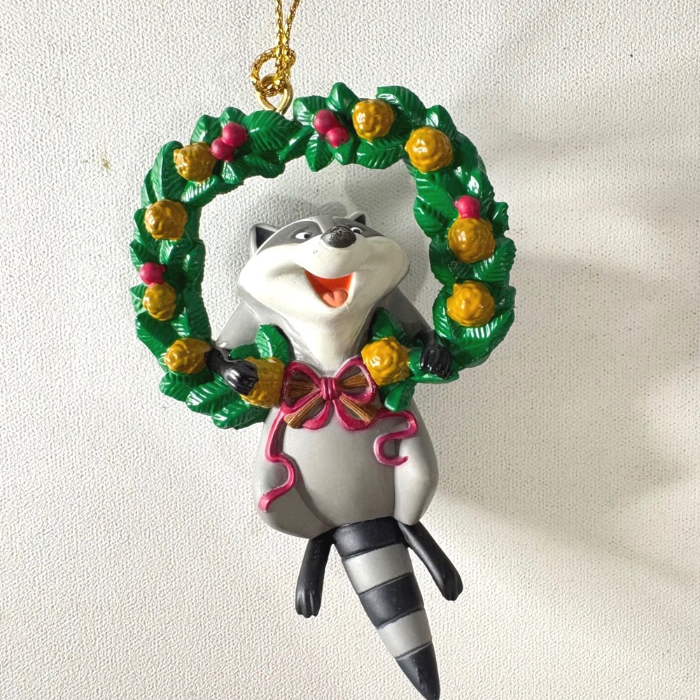 Disney Pocahontas Meeko Raccoon Wreath Christmas Ornament Resin Figurine